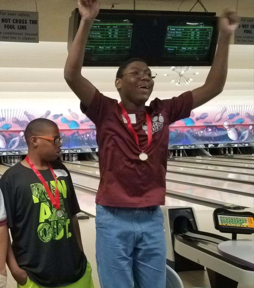 aidiaidiaidiaid's tweet image. Congrats to these gold medalist from  DSHS at the #SpecialOlympics 4 golds.  Thank you @DartBowl for hosting.  #IamDsisd #Hardwork