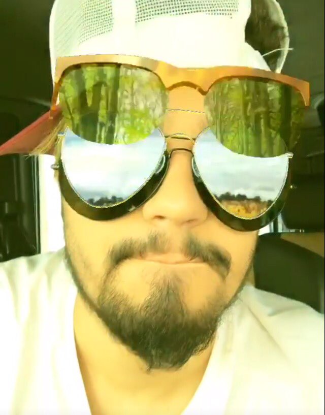FrasesLS4's tweet photo. Seja viciado em alguém do mesmo jeito que o Luan é viciado em óculos https://t.co/t3qYfpkS6m
