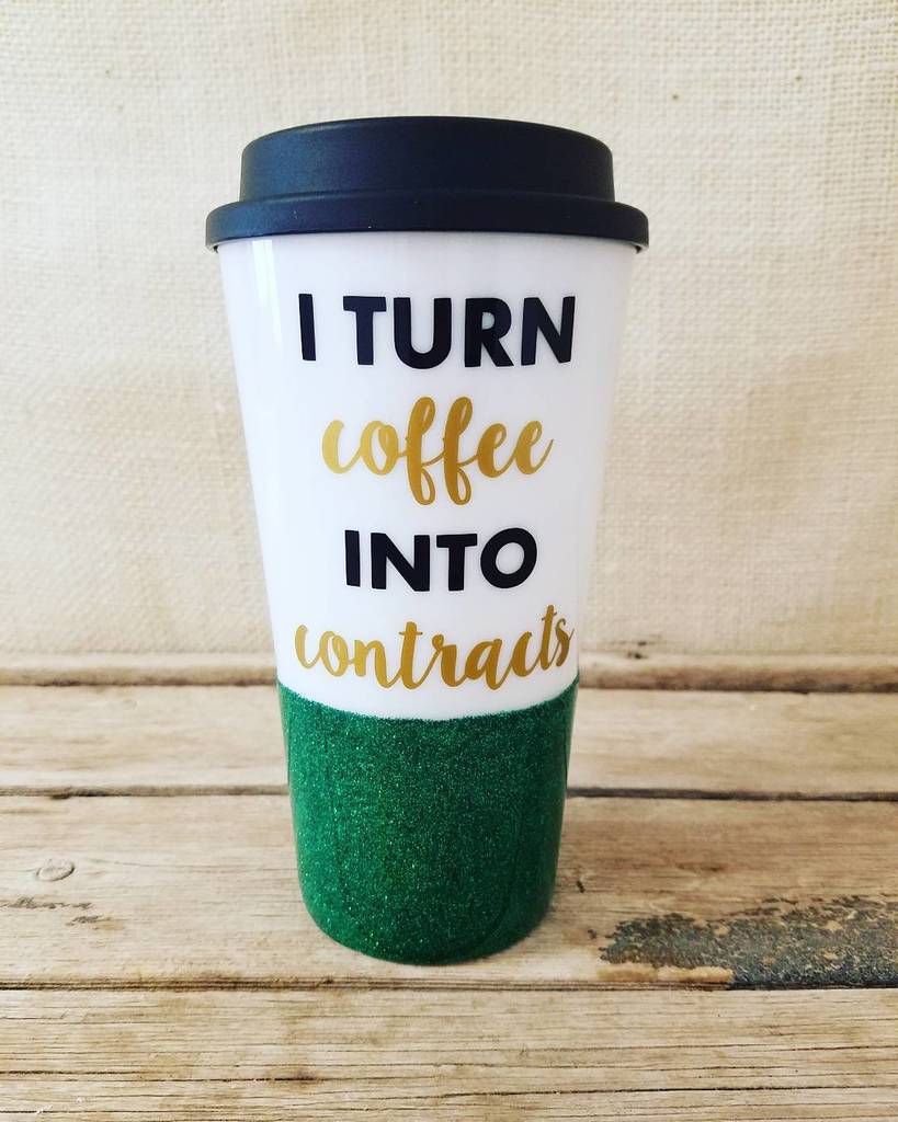 kraftylittlesister.etsy.com. New cup😍
#customcups #glittercup #coffeecup #coffeetogo #coffeeintocontracts #green #… ift.tt/2j0kV9n