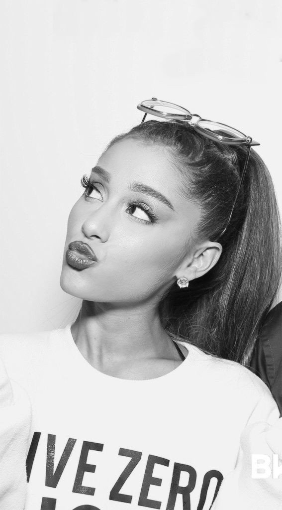 Arianizando1's tweet photo. O que vocês acham de uma Fanfic sobre a nossa Ari? 

#MPN #ArianaGrandeShow #ArianaGrandeInstagram https://t.co/86SIX3PBuC