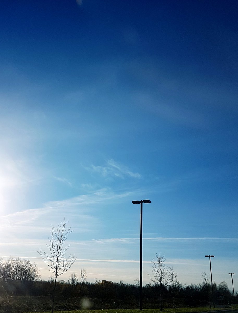 KeepingItSassy4's tweet photo. Clear sky clear mind. https://t.co/yaL44fzG04
