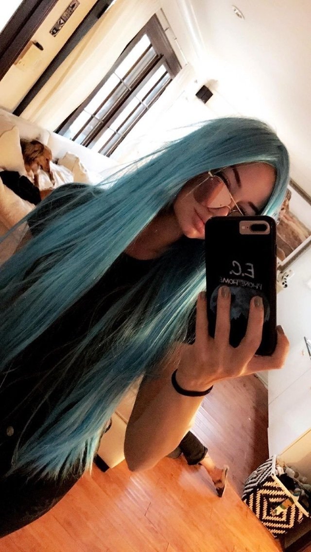 RanaaaSmith's tweet photo. Blue has never looked so good @erikacostell https://t.co/sJrVZaN19Y