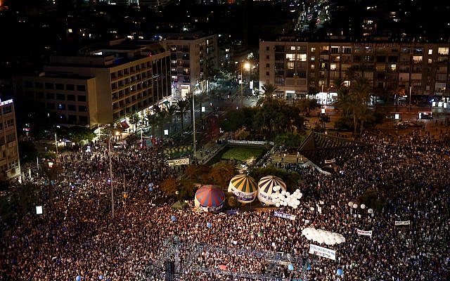 ChildrenofPeace's tweet photo. #ISRAEL #TelAviv 100,000 Israeli Arabs &amp; Jews attend #Peace Rally in Rabin Square tonight calling for peace between #Israel &amp; #Palestinians https://t.co/Zcje1zxTAU