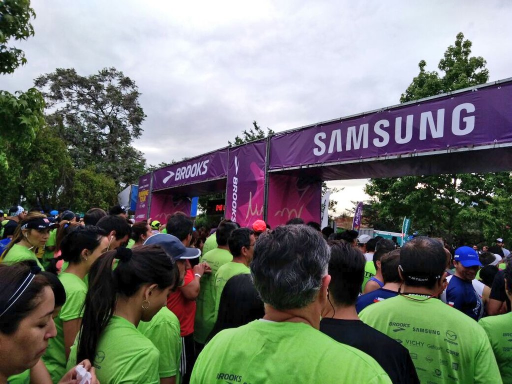 mgsRun's tweet image. Gran ambiente y buenos tiempos en corrida nocturna Brooks 10K en Huechuraba.