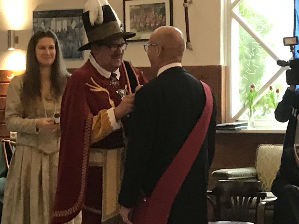 Geert Wissing, Geert Claassen, Rob Persoon en Bud Joosten, gefeliciteerd met het ereteken van de Nobele Orde van de Papegay.