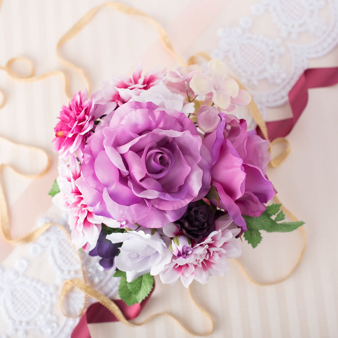 ユザワヤ 公式 シルクフラワーで ブーケを作りませんか 結婚式やパーティーで使えば ずっと色あせないまま思い出と一緒に残しておくことが出来ます また 生花には出来ないアレンジや ボリュームのあるデザインのブーケも重くならず作れます