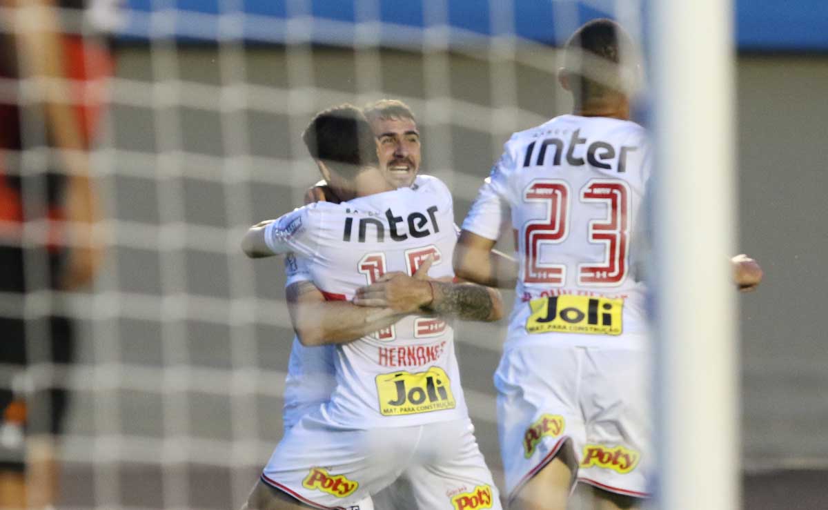 Profeta marca "de coração", e Tricolor bate o Atlético-GO #VamosSãoPaulo #Profeta ♥🔴⚪⚫🔮

spfc.vc/2A7bYym