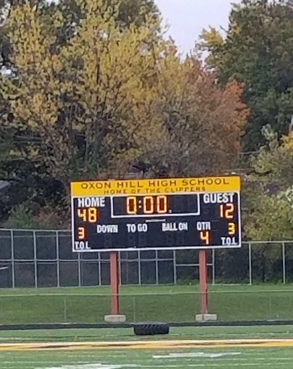 JefferiesCraig's tweet photo. Oxon Hill Clippers finish the regular season with a 48-12 win on Senior Day. https://t.co/lIXx5DaZJY