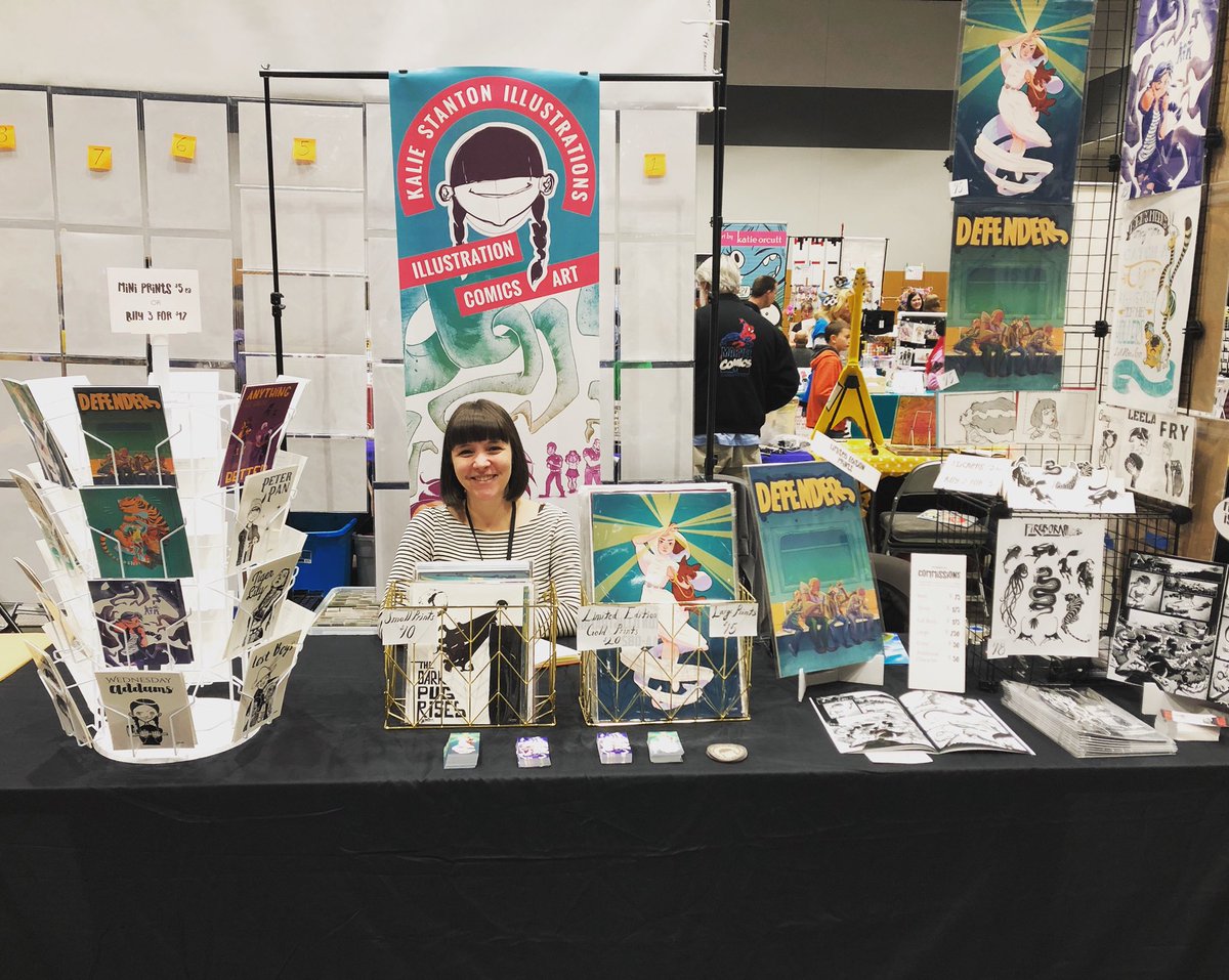kaliestanton's tweet photo. Coming up to 9 months preggos and still rockin #jetcitycomicshow ! 
🤘🏻🤰🏻🤘🏻 https://t.co/cI6FVujRgL