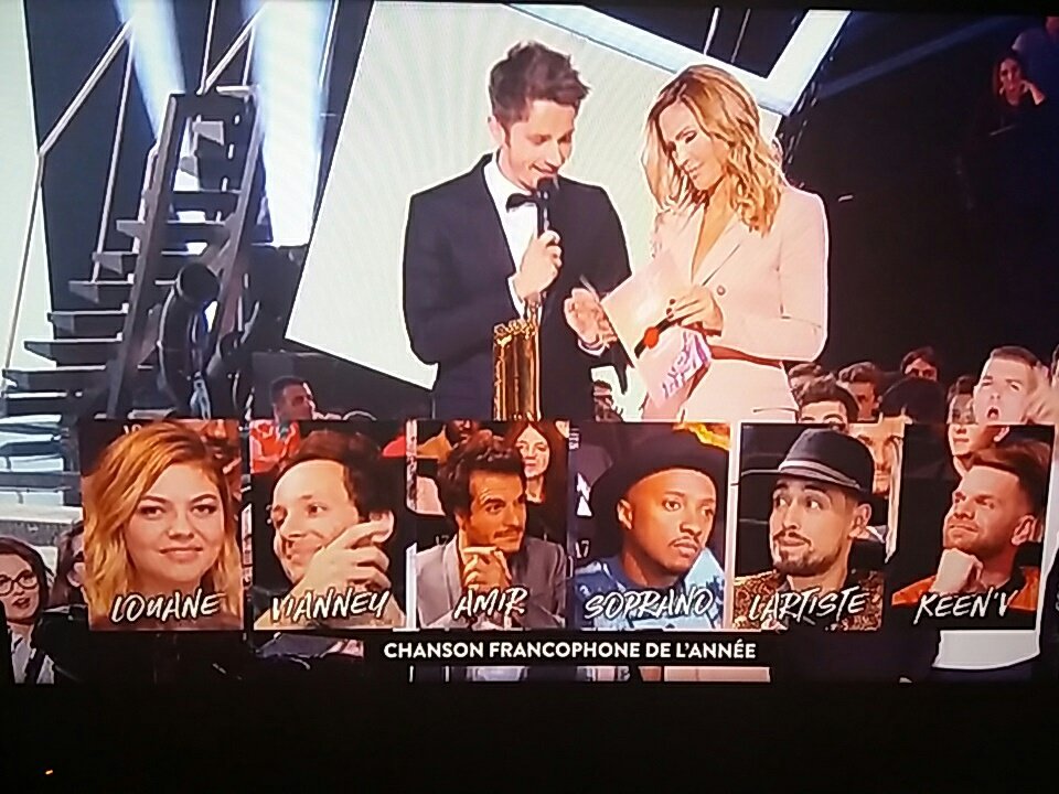 Thetwins2D's tweet photo. Révélation francophone de l'année!! "Tu sais lire en moi promet moi de jamais tourné la page on dirais..." @amir on a tous un ange💖💖💖 #NMA2017 https://t.co/8MGz3giXDa