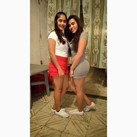 selecaliente's tweet photo. #NuevaFotoDePerfil.  Yo i mi amiga Esmeralda    alguien que me ponga una recarga plizz https://t.co/HaXhwDY6UA