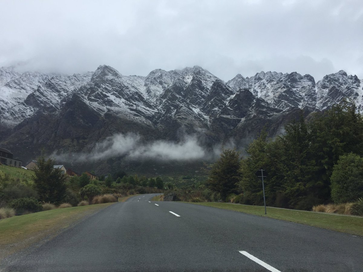 gaz_2127's tweet photo. Snow in Queenstown❄️❄️ https://t.co/uMQWrdeudx