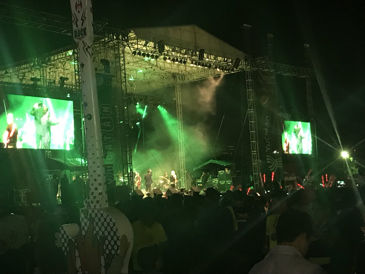 bienestarananda's tweet photo. “Estoy parado sobre la muralla que divide todo lo que fue de lo que será” #Rnrmerida @RockEnTuIdiomaS https://t.co/Gr2inw6une