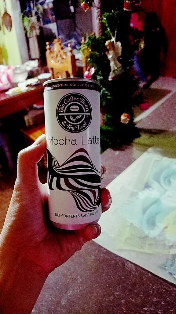 clarissaJENG's tweet photo. Best season to sip coffee.👌🎄❄☃☔⛄🌧🌨 https://t.co/J5xn3vcci6