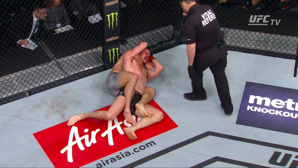 MiddleEasy's tweet photo. #UFC217

GSP is back. Quebec, Canada stand up. https://t.co/AdAUArIodp