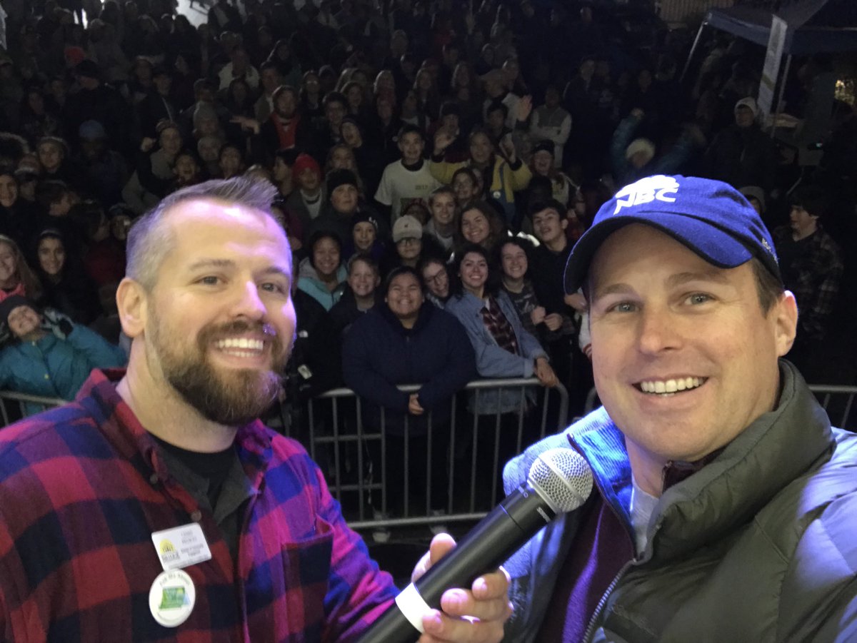 PatrickFazio's tweet photo. Honored to emcee #SleepOutSaturday tonight for @BridgeDuPage helping homeless people get back on their feet. @nbcchicago https://t.co/rjcVZpa6jf