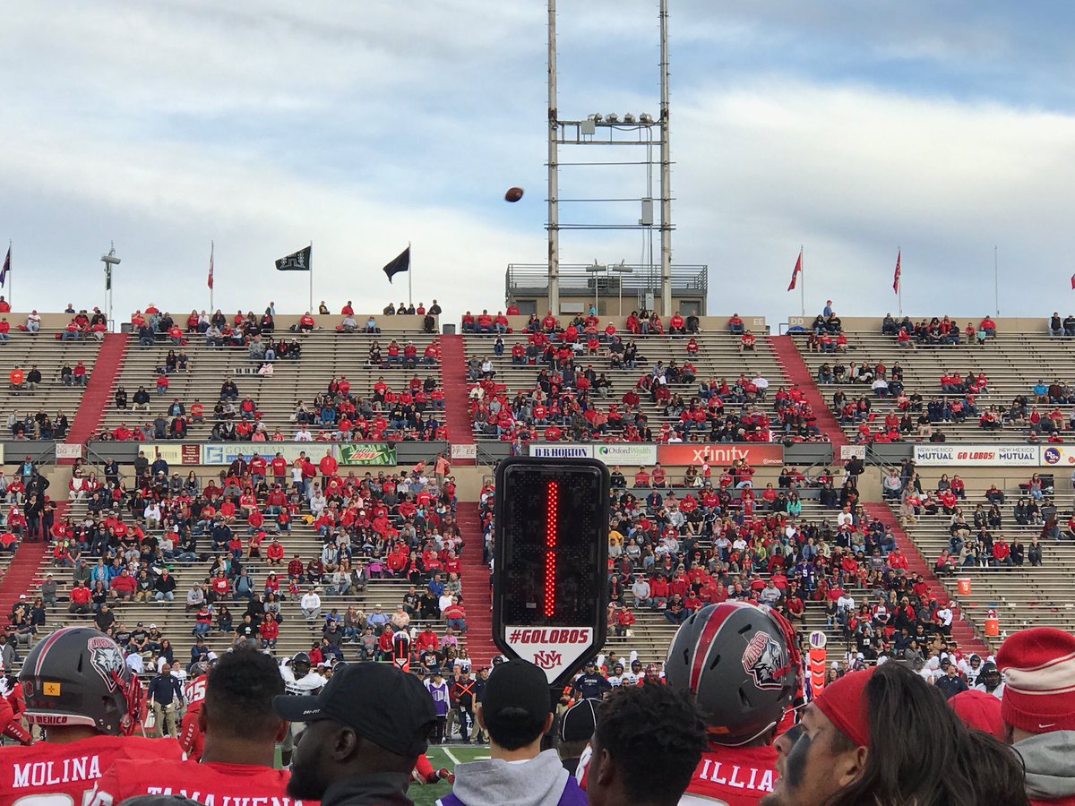 victorygameclks's tweet photo. Proud to have @LoboFootballEQ, @UNMLoboFB as our latest eDown customer! #victorygameclocks #edown #everydowncounts https://t.co/zWSDaaEVXN