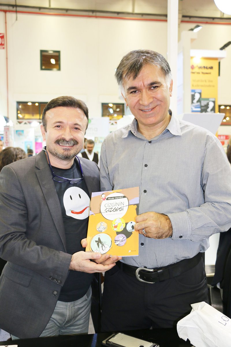 TÜYAP’ta, Prf.Dr.SELÇUK ŞİRİN hocamız ve ÇİZGİNİN ÇİZGİSİ :)