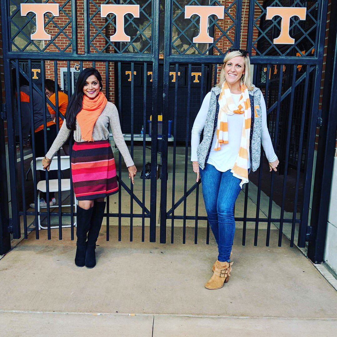 MrsDBritton's tweet photo. Now that my @ClemsonFB has won....I can cheer on #GoVols https://t.co/xAnd56xrtG