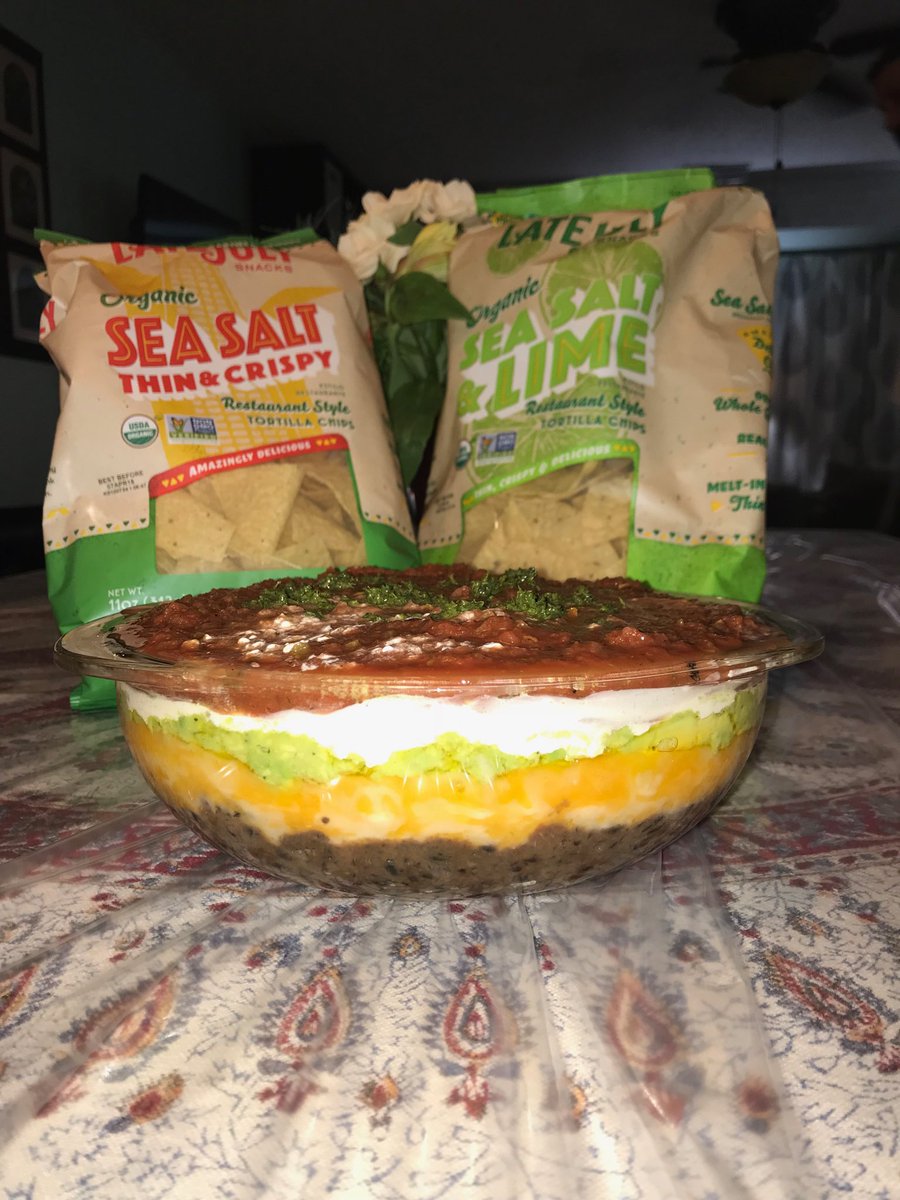 sewkosher's tweet photo. What’s for melava Malka tonight? 5 later dip, topped with cilantro with chips &amp; beer! https://t.co/WBoY5eaUUi