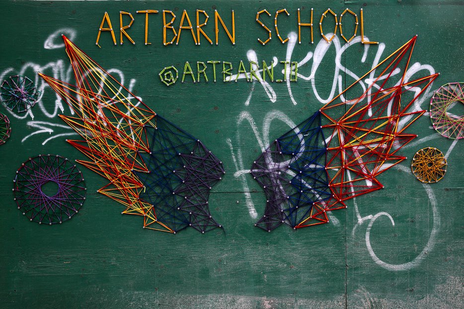 Find time to fly!  Take a photo with street art wings. <a href="/EglintonWay/">The Eglinton Way BIA</a> <a href="/crosslinx/">Crosslinx</a> <a href="/CrosstownTO/">Crosstown</a> @YongeEglintonCe <a href="/StART_Toronto/">StreetARToronto</a> #MakeArtTO