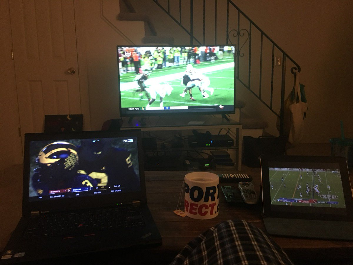_HeyYoPhil's tweet photo. Saturday night #fastlivin https://t.co/4lisjdvTOz