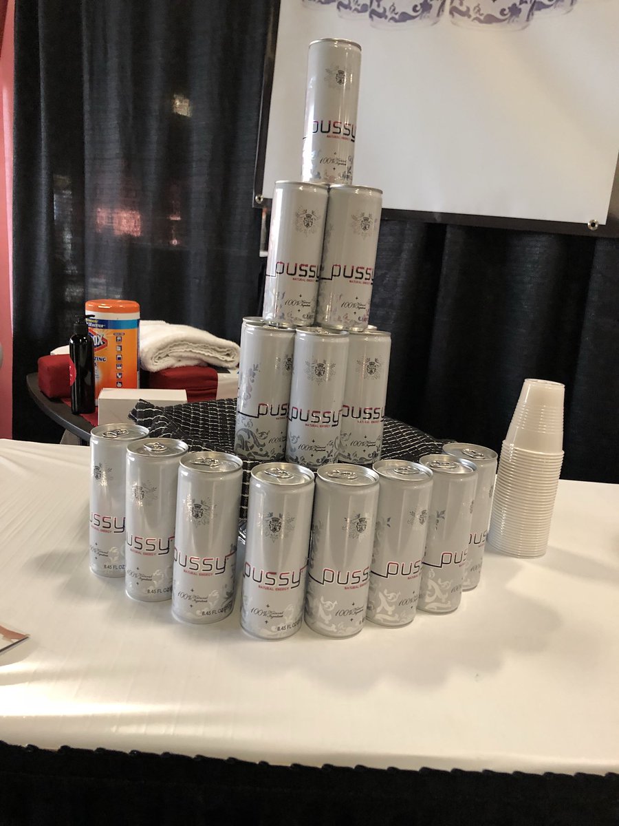 Stinger125's tweet photo. #Exxxotica Exxxotiva today. Much fun. https://t.co/IR5FnzJlm2