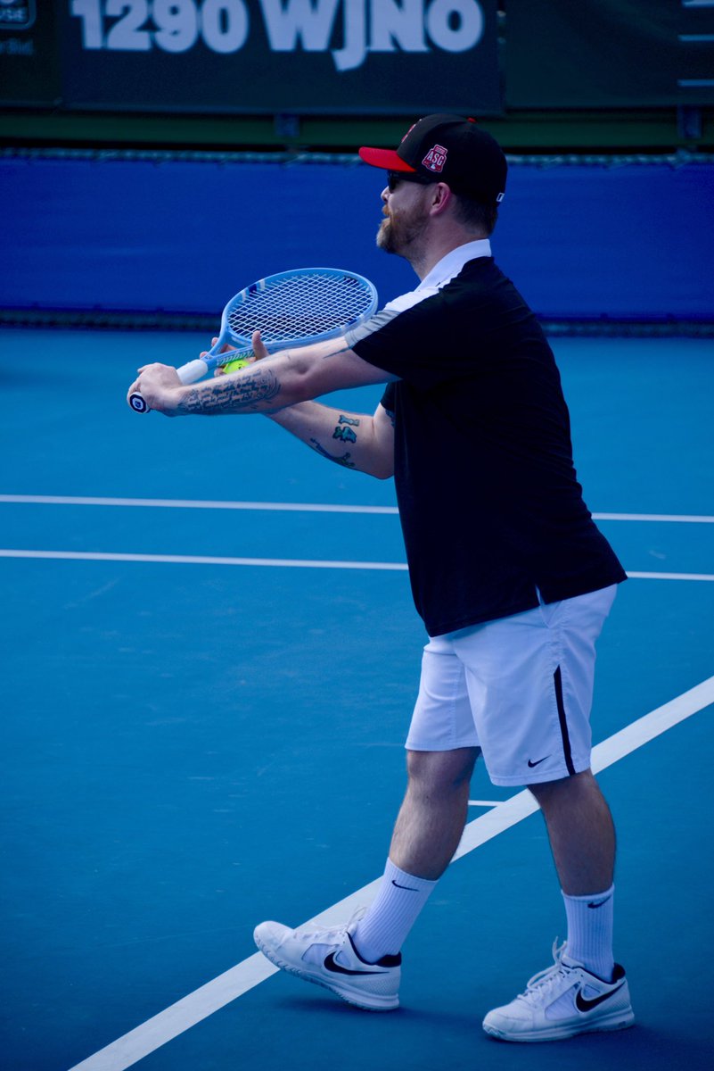 keenjanine19's tweet photo. I need to call this series the many positions of tennis David...🎶 you put your right foot in...🎶 https://t.co/fyjSZNGGIK