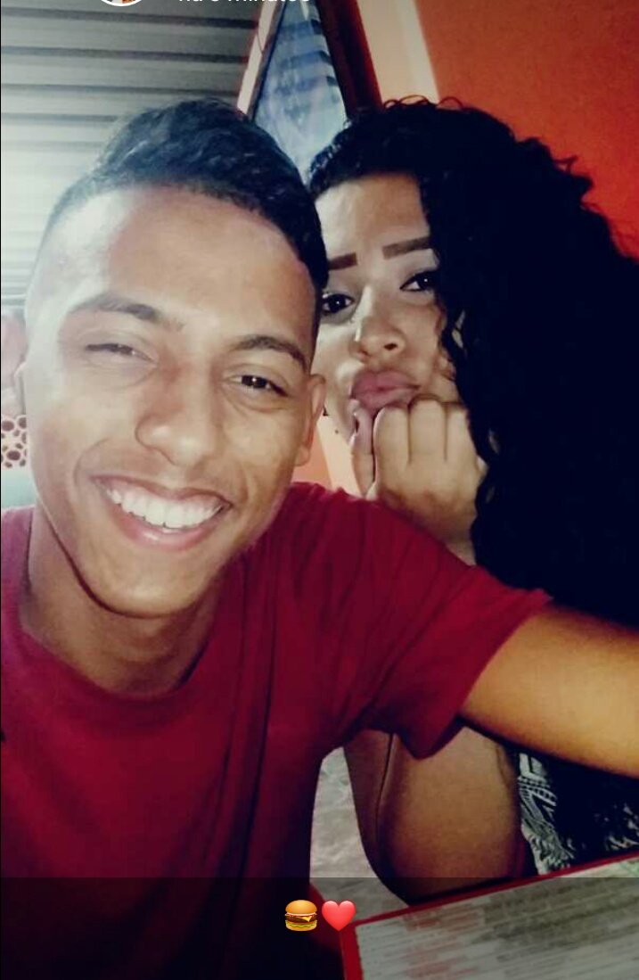 _TL08's tweet photo. Melhor coisa,é quando estou do seu lado 💏❤🍔 https://t.co/PiDYAgbuoS