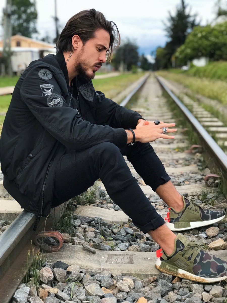 Llane's tweet photo. La música solo es el medio para un fin mucho más importante. Cada uno de nosotros puede cambiar el mundo desde lo que mejor sabe hacer. https://t.co/sEphOZ2C1T