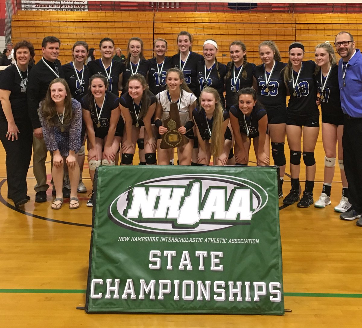 And your 2017 #NHIAAvolleyball DI Champions: Hollis Brookline Cavaliers! Congratulations!