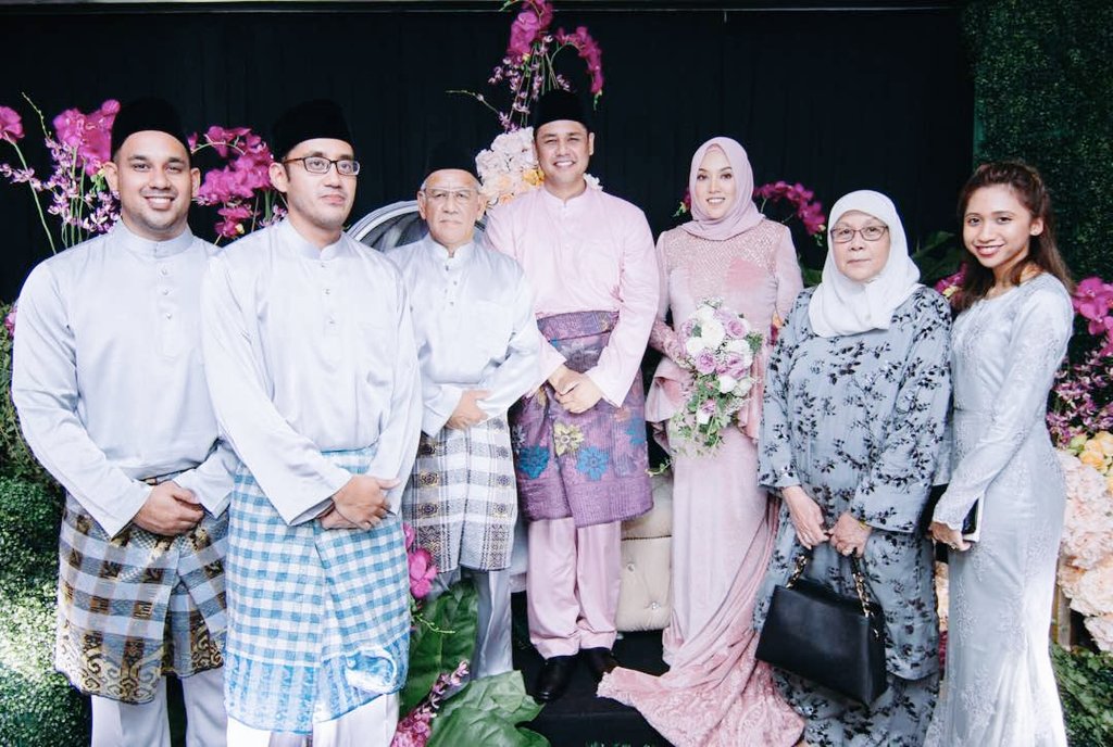Shilaamzah's tweet photo. Our parents are our backbones.
Always.
They're the only group that will support you if you score zero or you score 40
❤
#parentsblessing https://t.co/Xe5rnnGeHE