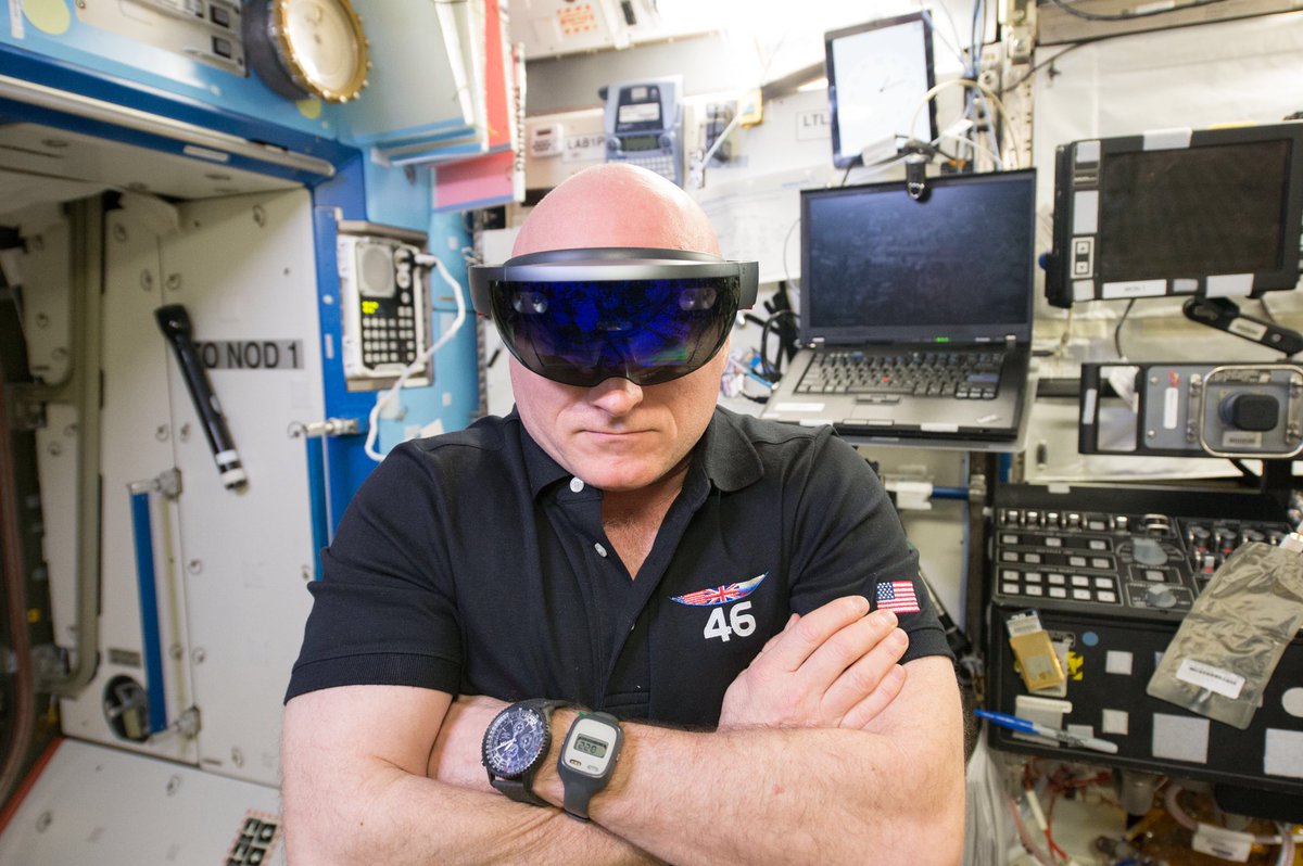 StationCDRKelly's tweet photo. Often asked how I kept time in space. I used a watch. Just like I do on Earth. Don’t forget to #fallback 1hr tonight! #DaylightSavingsTime https://t.co/MSZaLCUu8e