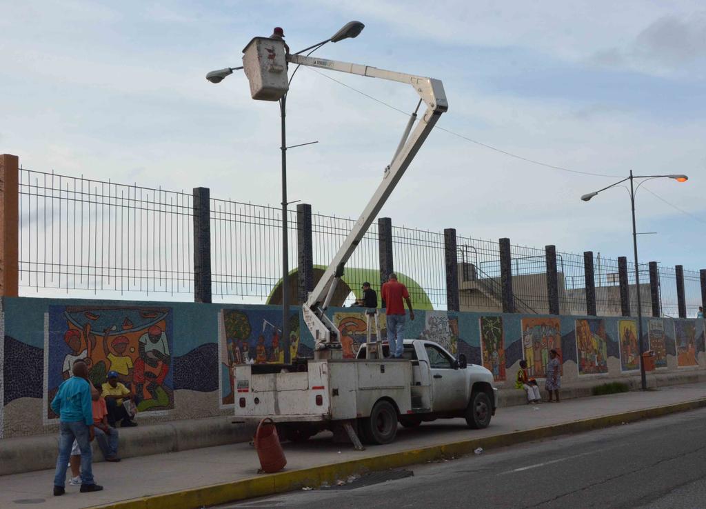 apuertocabello's tweet photo. Gracias a la alianza perfecta @rafaellacava10 y @JCbetancourt72 desde ya se observan acciones en la ciudad #AlumbradoPublico https://t.co/vELXavQhJQ
