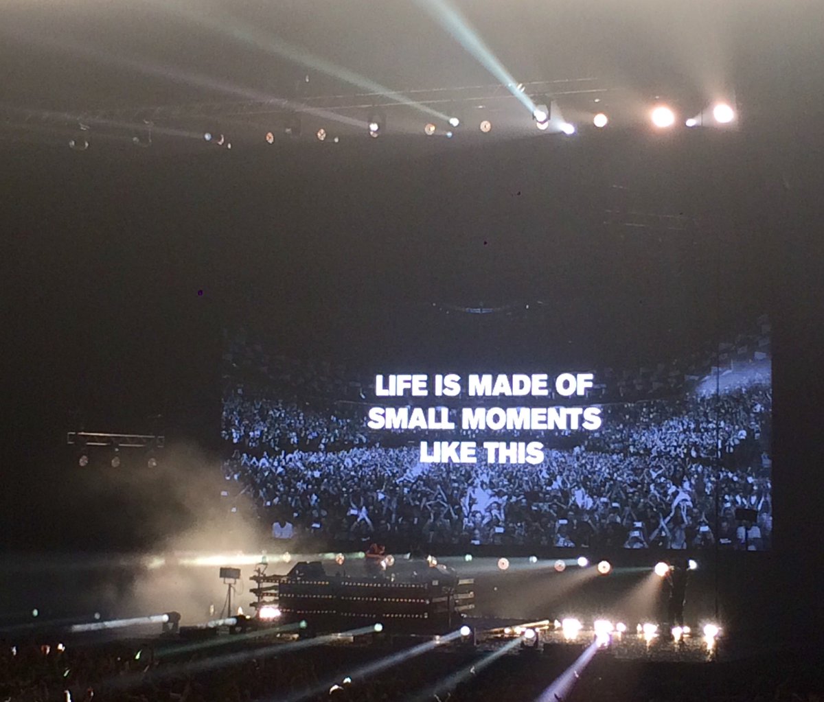 nancy_bui's tweet photo. @aboveandbeyond Thank YOU!! The #Anjunafamily most definitely showed up to dance our hearts out tonight ❤️ #TheO2 https://t.co/fSn7mB8BmF