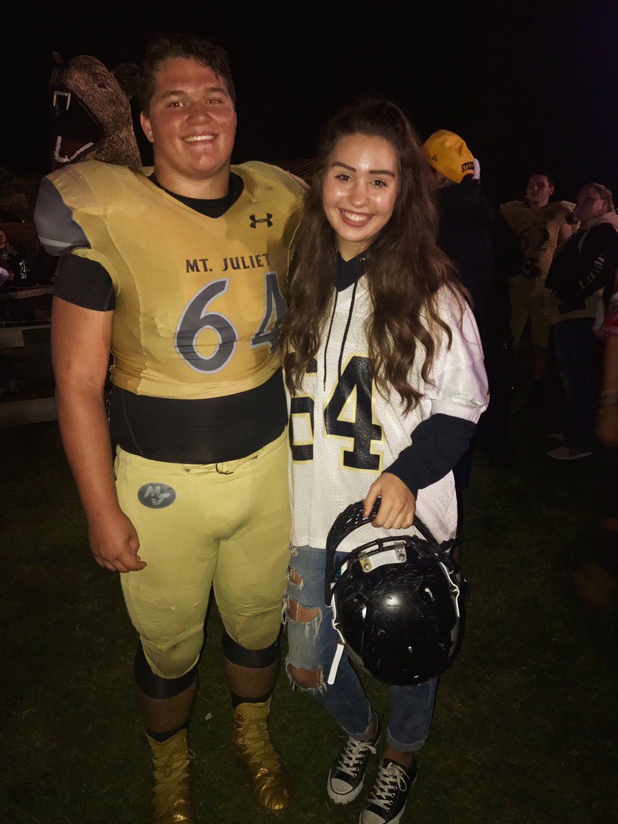 carolinekroll_'s tweet photo. My boyfriend is so awesome. I have LOVED supporting him &amp; MJ football these past 3 years. #bearprideforever https://t.co/1UZvq7bZPi