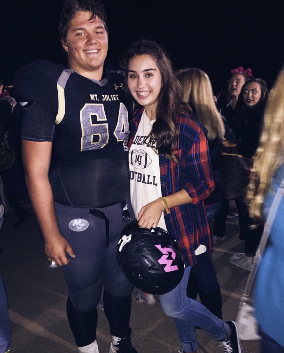 carolinekroll_'s tweet photo. My boyfriend is so awesome. I have LOVED supporting him &amp; MJ football these past 3 years. #bearprideforever https://t.co/1UZvq7bZPi