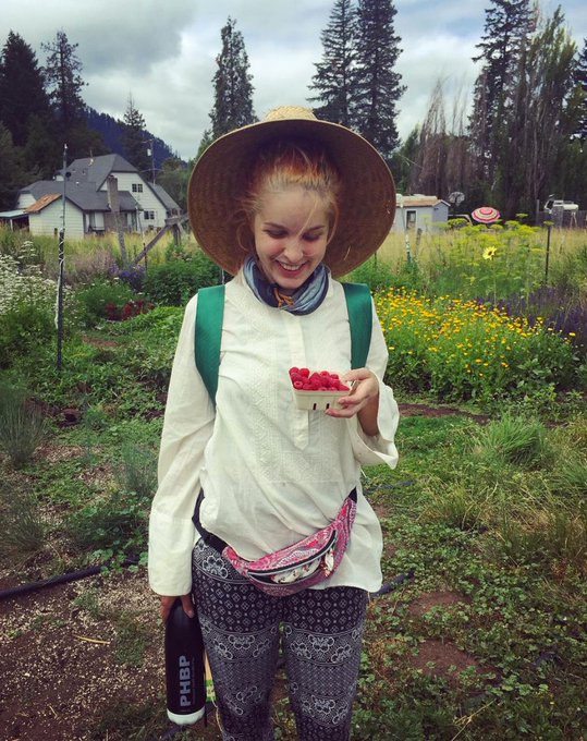 Did you know I used to work in a farm? 👩&zwj;🌾 https://t.co/ADaOnlAoby