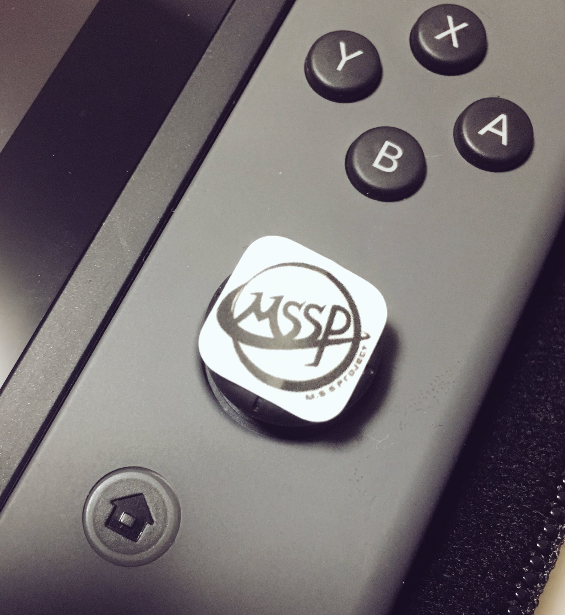 せらみかる さっき超パ後の 我々だの国営放送をみたら せらさん私物にシール貼られてた みたいなこと言ってたので かばんをあさったら 僕のスイッチが Msspデザインになってた 犯人は あいつか あいつだ そして我々だのみんなも 見てたんなら