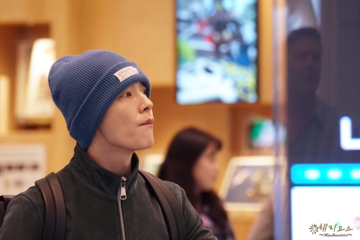 Haelios1015's tweet photo. 171028 하네다 출국
#동해 #donghae #슈퍼주니어 #superjunior #블랙수트 
@donghae861015 https://t.co/iSQqeKZmu2