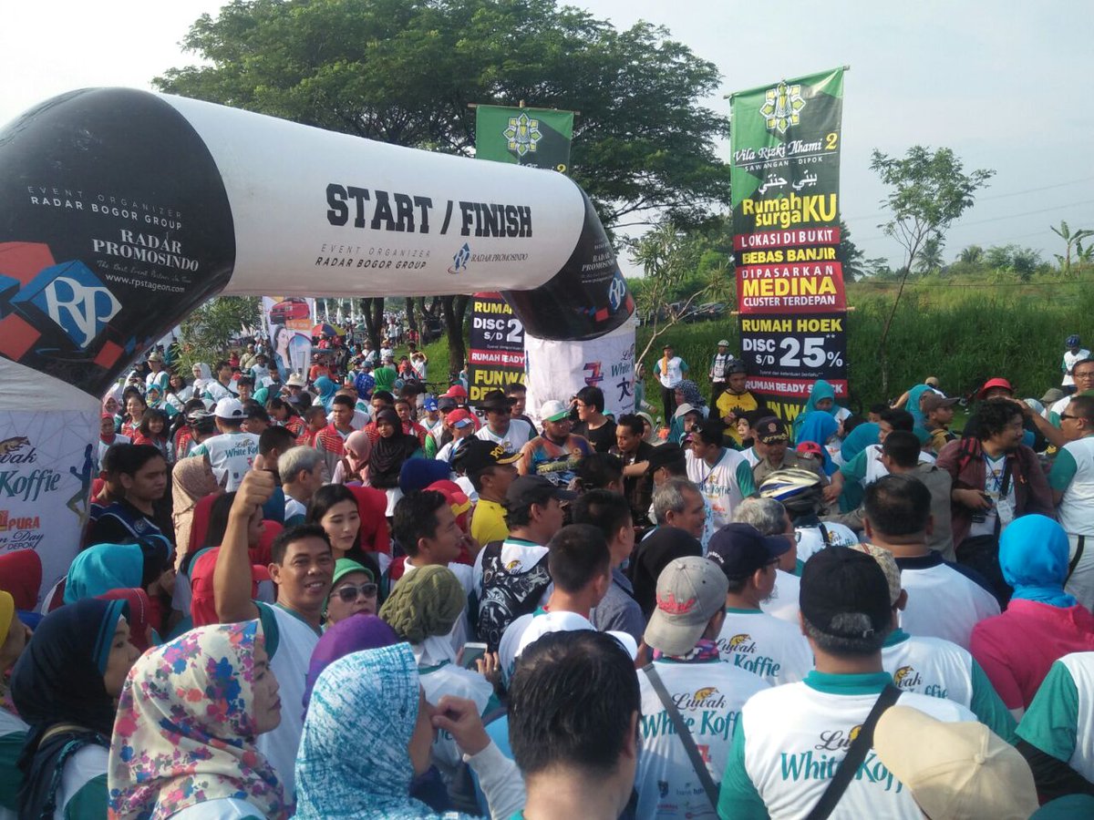 suasana pelepasan acara Depok fun adipura di kota kembang oleh bpk gubernur dan wakil walikota Depok <a href="/pemkotdepok/">PEMERINTAH KOTA DEPOK | #AyoPakaiMasker</a>