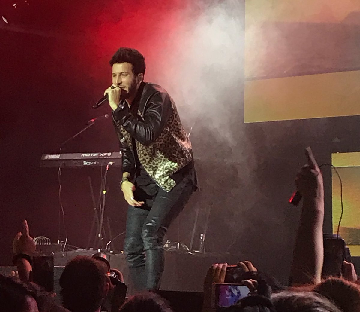 RadioDisneyLA's tweet photo. .@SebastianYatra cierra el #PopUpMusicFestival con sus éxitos  en su primer show en el Luna Park de Buenos Aires. 👏🏼👏🏼👏🏼👏🏼 https://t.co/WFuWCRCEBu