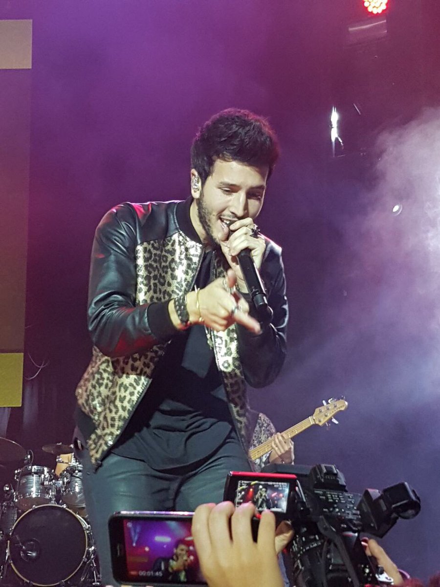RadioDisneyLA's tweet photo. .@SebastianYatra cierra el #PopUpMusicFestival con sus éxitos  en su primer show en el Luna Park de Buenos Aires. 👏🏼👏🏼👏🏼👏🏼 https://t.co/WFuWCRCEBu