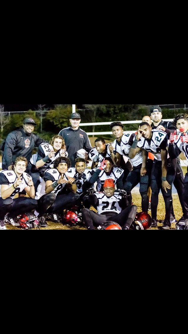 taliq2sh1fty's tweet photo. Just trying to finish what our big brothers started #back2backleaguechamps https://t.co/Layah7hqBJ
