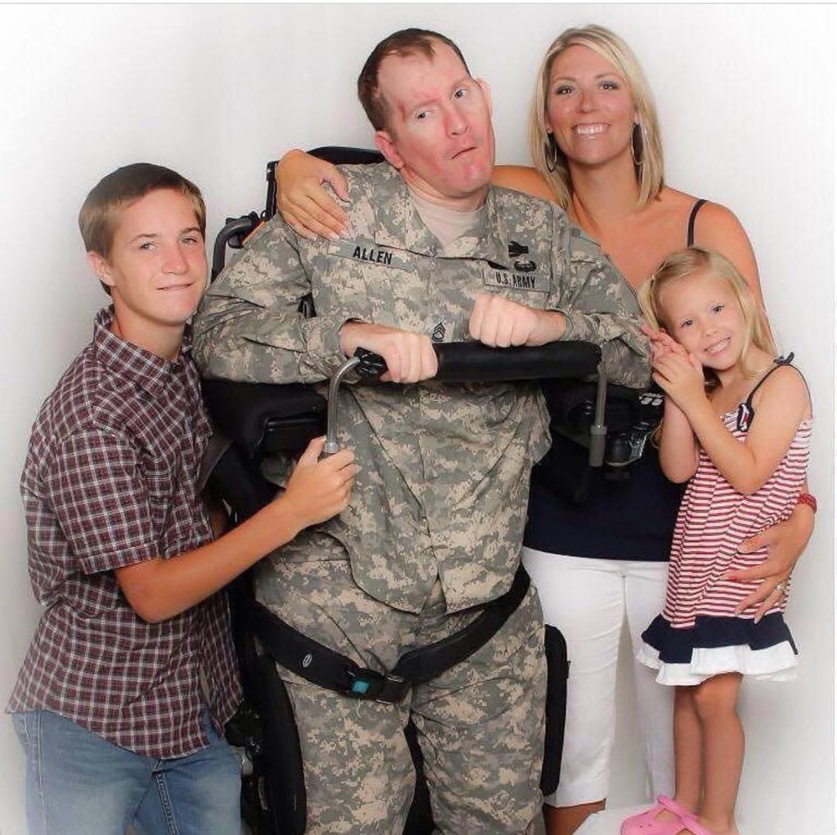 madisongesiotto's tweet photo. This is Sgt. Mark Allen, who was shot in the head searching for Bergdahl... Please stand w/ me in praying for the Allen family &amp; for justice https://t.co/KaQWewW8BK