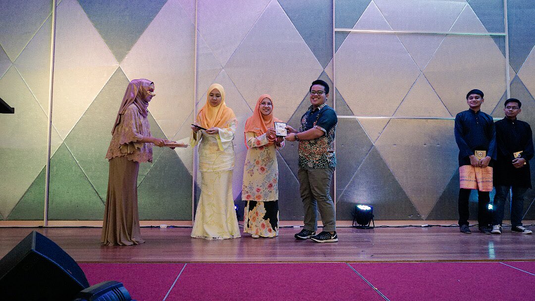 debatorators3's tweet photo. Tahniah Khaa Johan sebab berjaya menjadi antara pembahas terbaik sepanjang debat BM Ascar berlangsung. #Ascar2017 #Uitms3 https://t.co/F1natOSyu3
