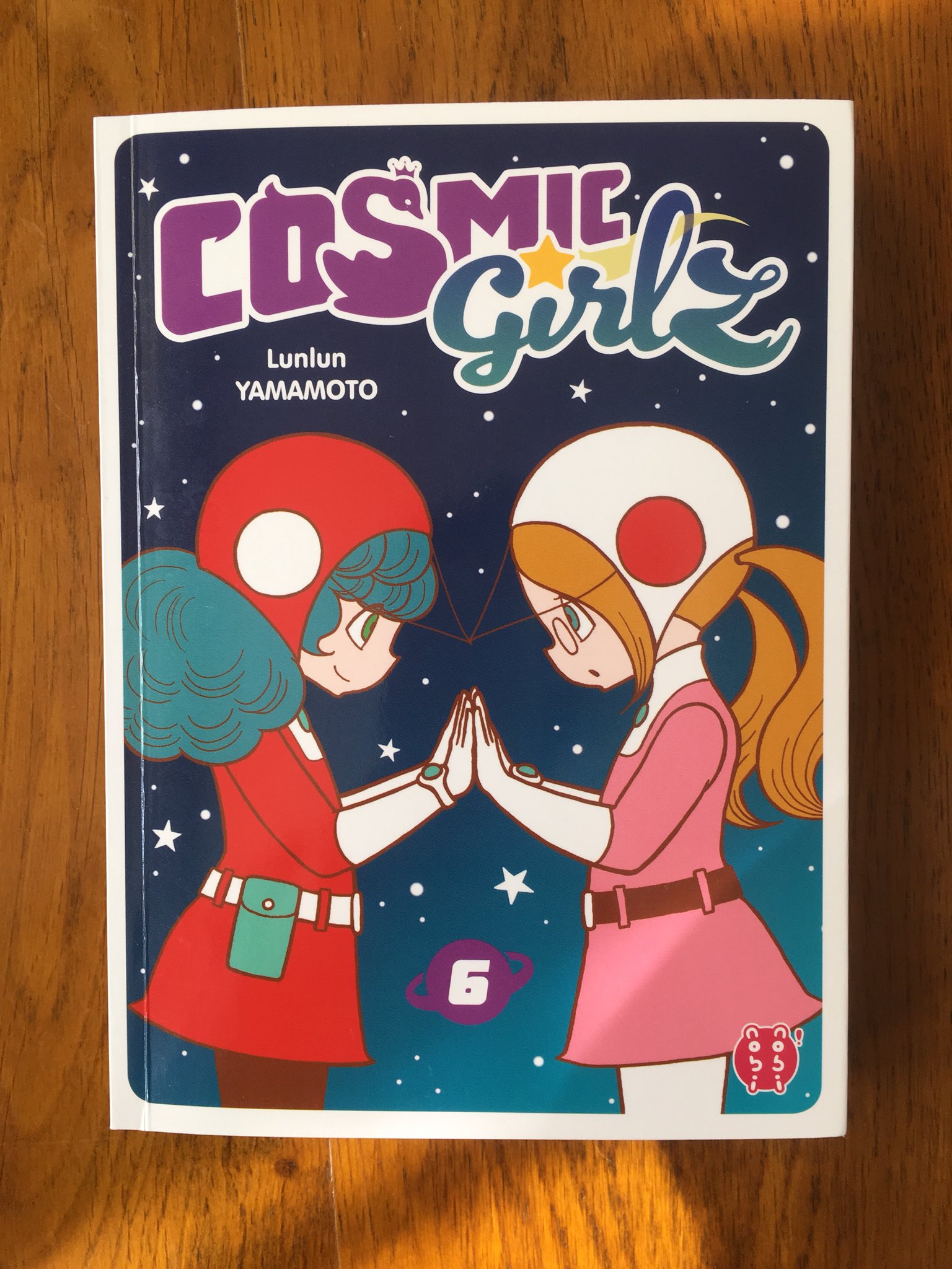 O Xrhsths 山本ルンルン Sto Twitter 宇宙の白鳥 のフランス語版 Cosmic Girlz の最終6巻が届きました フランスの出版社はnobi Nobiさん ピエールとオリビエ お世話になりました 日本語版では3巻までしか出版されなかったものを フランス語版で最後まで出し