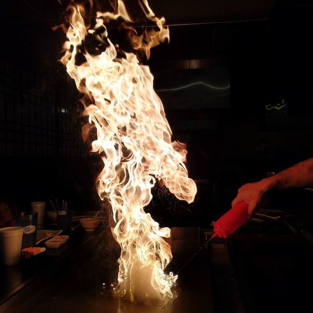 _KylePaul's tweet image. Went for hibachi &amp;amp; snapped this fire stag during the prep #teampixel #nofilter #DevFestMuncie ift.tt/2y2FyUZ