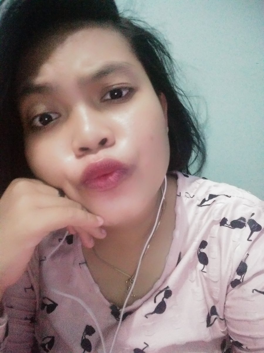 NurilLingling's tweet photo. Sisa semalam gak bisa Bobok 😀😁😇😂 https://t.co/o2evL2zfp5