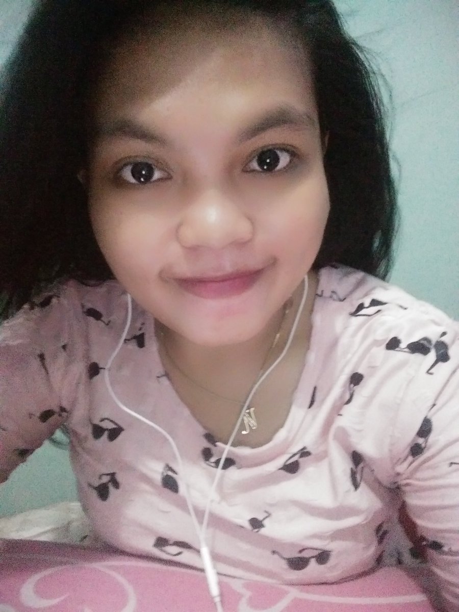 NurilLingling's tweet photo. Sisa semalam gak bisa Bobok 😀😁😇😂 https://t.co/o2evL2zfp5